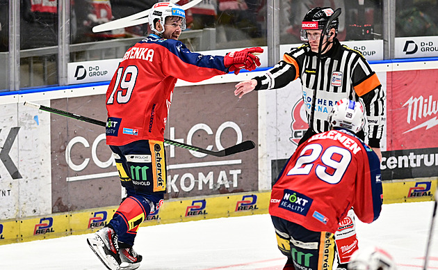 ONLINE: Třinec - Pardubice 2:2, tristní úvod hostů, pak dobrá reakce. Srovnal Červenka