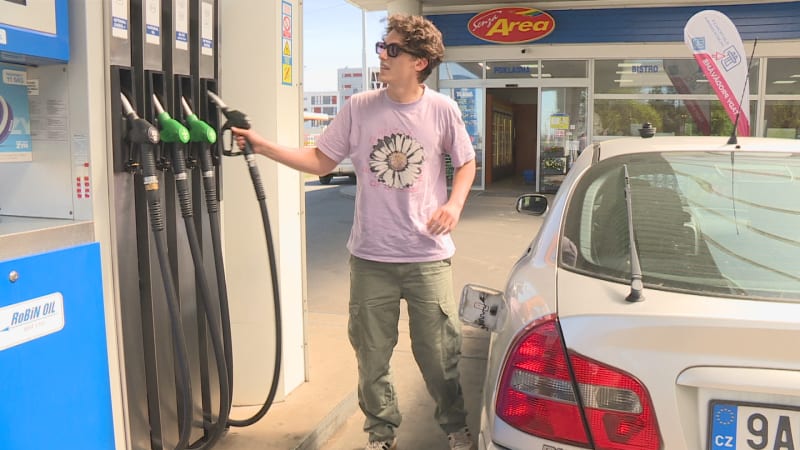 Když ten nesmysl koupili, ať ho použijí. Státní pumpy mají tlačit ceny dolů, míní experti