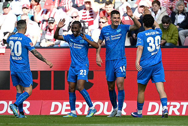 Schick sestřelil Kolín, za Leverkusen se trefil už stokrát. Bayern předvedl obrat