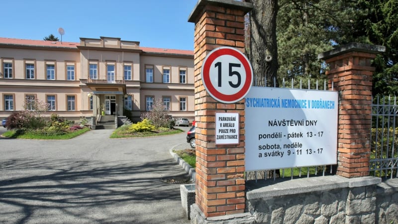 Surový útok v nemocnici na Plzeňsku: Pacient měl škrtit druhého až do ztráty vědomí