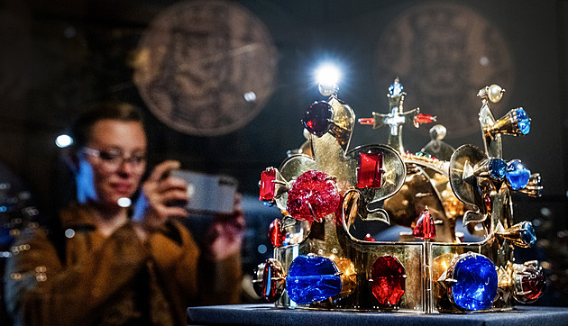 Zapomenutá koruna i vzácný sarkofág. Národní muzeum ovládli Přemyslovci