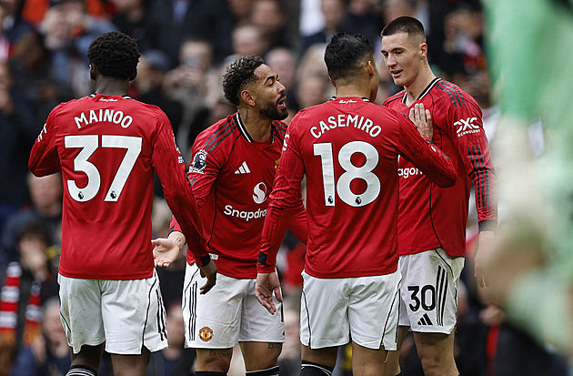 ONLINE: Liverpool ve šlágru s United dotahuje ztrátu, večer hraje Tottenham