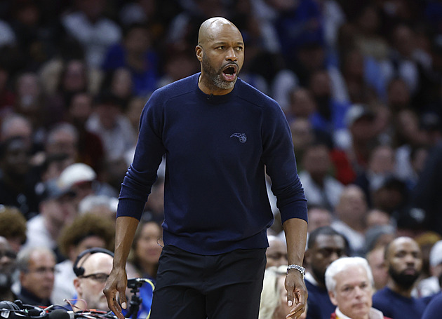 Ztratil zdánlivě neztratitelné a dostal padáka. Orlando je v NBA bez trenéra