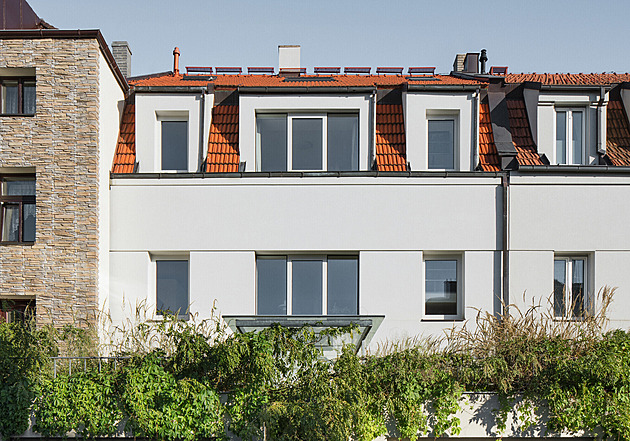 Radikální proměna řadovky na Břevnově. Architekti otevřeli dům slunci i zahradě