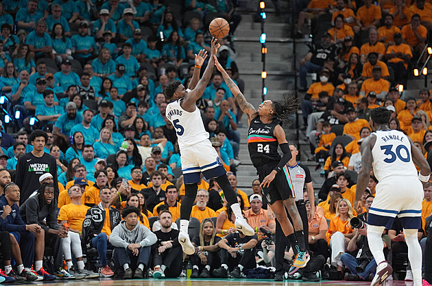 Wembanyama zlomil rekord, ale výhra z toho nebyla. Knicks ničí i Philadelphii