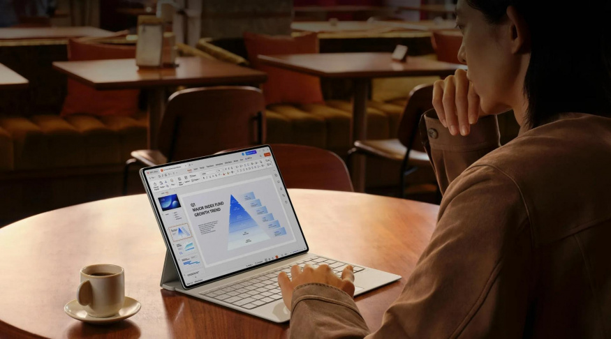 Tablet, nebo počítač? Supertenký Huawei MatePad Pro Max může být oboje, a navíc s matným displejem