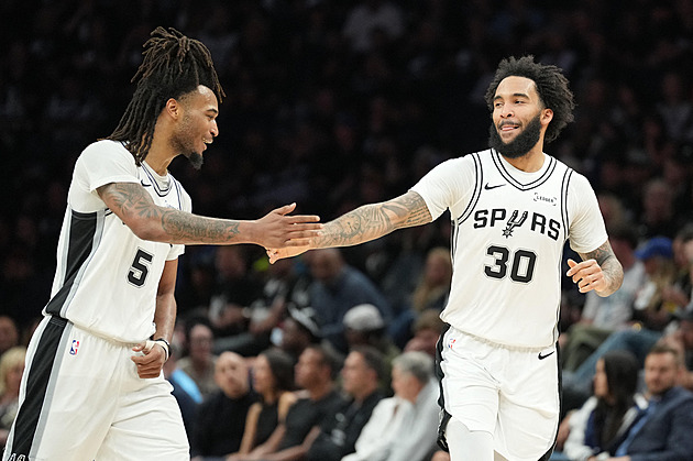 San Antonio je v semifinále NBA. Detroit odvrátil vyřazení, rozhodne sedmý zápas