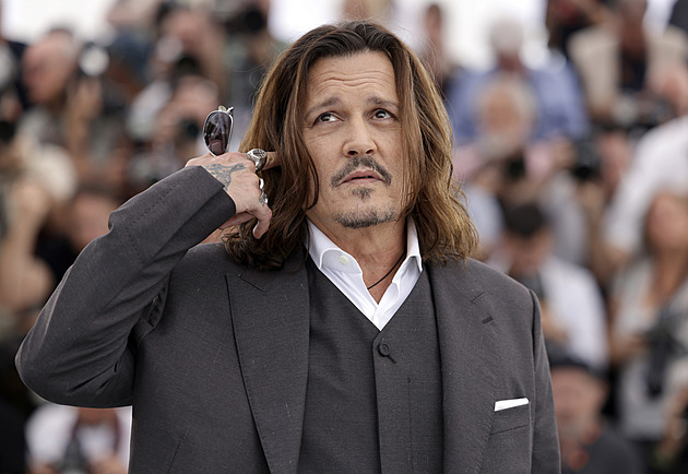Jsem Johnny Depp a napíšu o vás knihu. Podvodník vylákal ze ženy skoro 50 tisíc