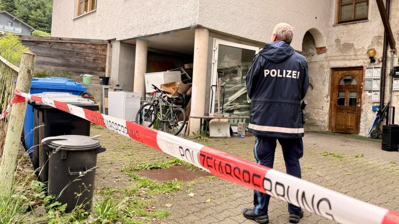 Znásilňovali ji v otevřeném kufru auta. Svědek útoku migrantů u českých hranic promluvil