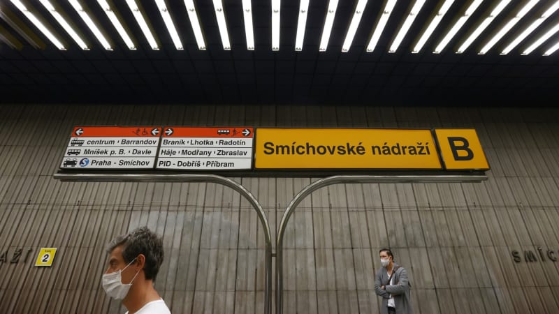 Dopravní chaos v Praze: Část metra B stojí. Není jasné, do kdy výluka potrvá