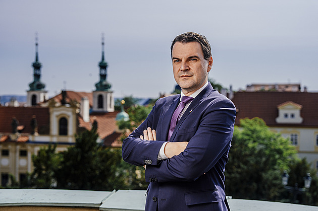 Pavel je obvykle mimo realitu. Macinka o cestě na summit NATO, Číně i placení ČT
