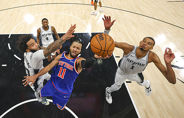 Knicks přehráli San Antonio ve finále NBA i podruhé, koncovku rozhodl Brunson