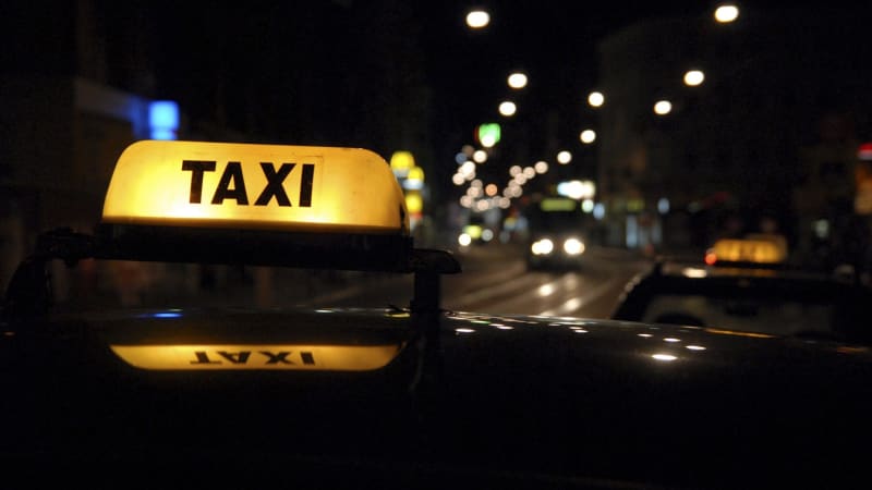 Záhadná vražda krále pražských taxikářů. Někdo ho zastřelil dávkou ze samopalu před jeho vilou