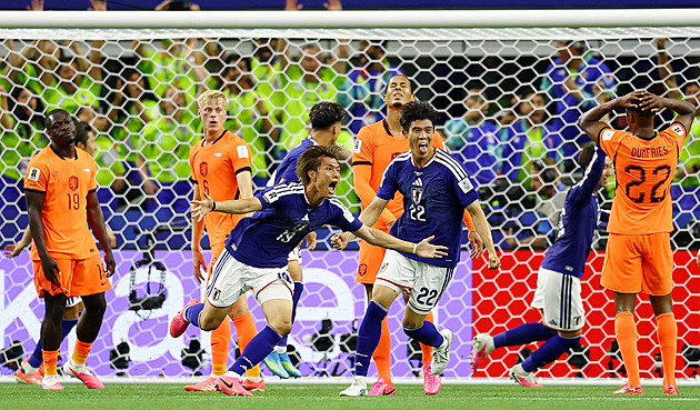 Nizozemsko - Japonsko 2:2, remízu přinesl kuriózní a šťastný gól Kamady v závěru
