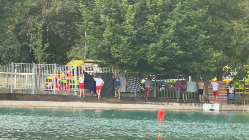 Osmnáct parašutistů po seskoku zmizelo v bouři na Rokycansku, čtyři jsou těžce zranění