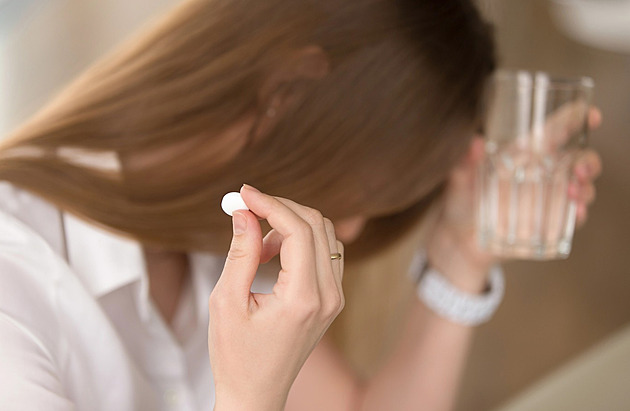 Afty, popraskané koutky i migréna. Tělu chybí vitamin B2 častěji, než čekáte
