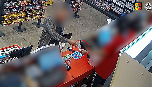 Kriminalisté dopadli muže, který platil falešnými eury. Už dřív tvrdil, že je našel