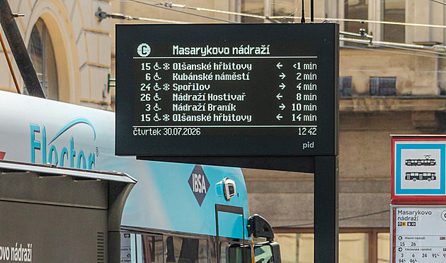 Na zastávkách přibyly „minuty“. Lidé řeší, proč šipky nejsou zarovnané