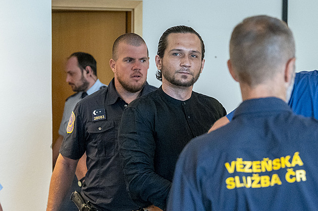 Na kamerách nejsem já, mám svědky, tvrdí muž souzený ze zapálení baru ve Zlíně