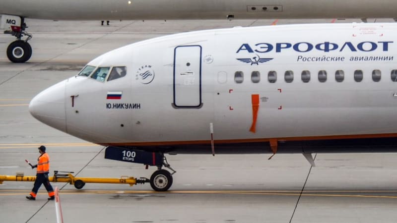 V podpatcích naháněly rozjeté letadlo. Rusky zmeškaly odlet, jejich počínání zachytilo video