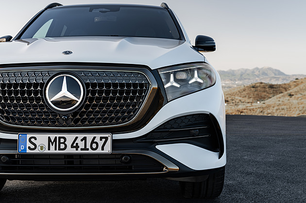 Geopolitický mor zachvátil autoprůmysl. Mercedesy mají v USA namále