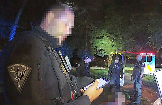 Spáč z houpací sítě napadal po probuzení strážníky, skončil na záchytce