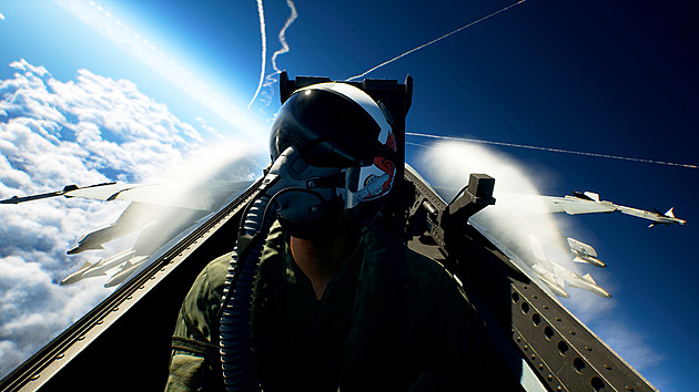Top Gun, ale je to videohra. Stíhačkový Ace Combat je přímočará zábava