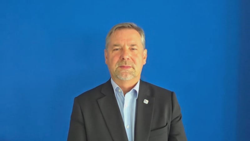 Zdaňme zahraniční korporace, navrhl Koten kvůli obřímu schodku. Odhadl, kolik by to vyneslo