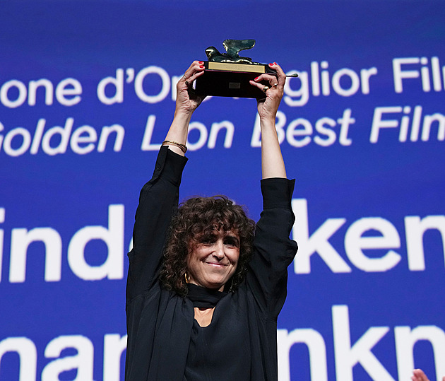 Zlatého lva získal v Benátkách film Woman Unknown, porota ocenila dokument Naza
