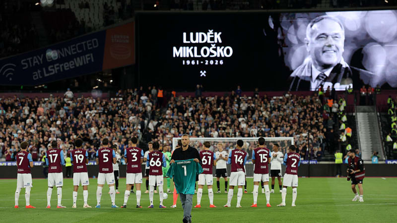 Dojemné Součkovo gesto: Fotbalista uctil legendárního Mikloška, tleskal celý West Ham