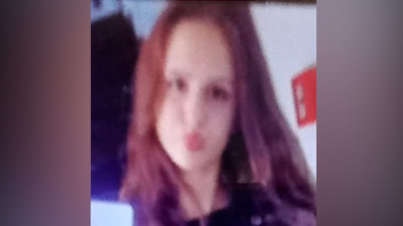 Zavolala z cizího mobilu, pak zmizela. Policie hledá 14letou Lenku, upozornila na líčení