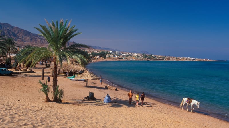Češi nám v Egyptě obsadili hotely, nedávají dýška a jsou jako východní Němci, stěžují si Rusové