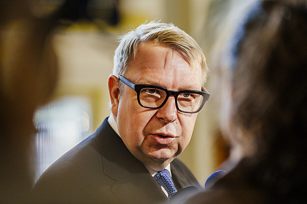 Důchody stoupnou v průměru o 304 korun. K tomu stát vyplatí penzistům dva tisíce