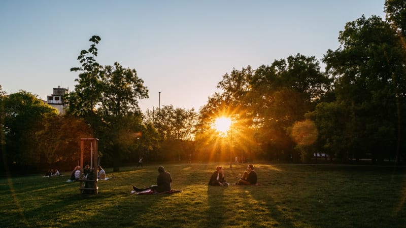 Deštníky nechte doma. Česko čeká týden bez kapky deště, teploty dosáhnou 25 °C