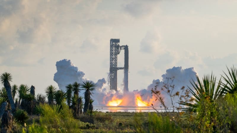 ŽIVĚ: Raketa Starship odstartovala do vesmíru. Na oběžnou dráhu vypustila satelity Starlink