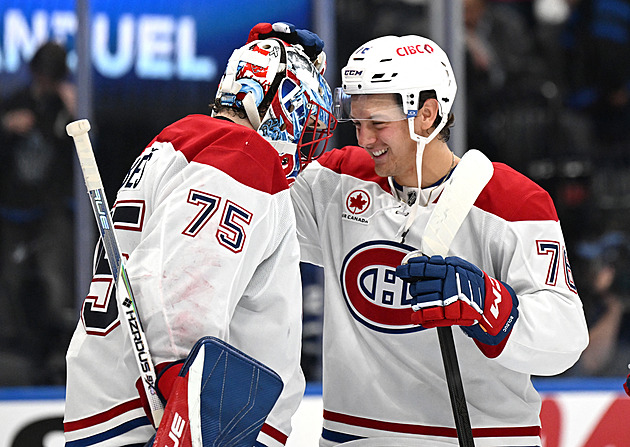Hronek dvakrát asistoval, na startu NHL slavili i Pastrňák a Dobeš