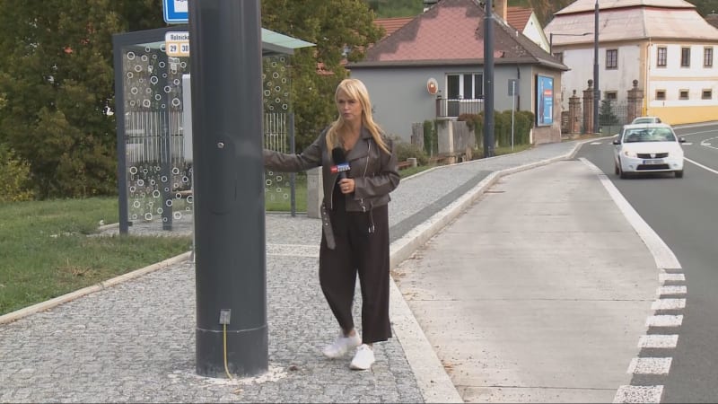 Past na lidi v Plzni: Po ročním stavebním pekle dostali pokuty a mají sloupy uprostřed chodníků