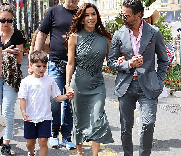Svému synovi seriál Zoufalé manželky nikdy nepustím, říká Eva Longoria