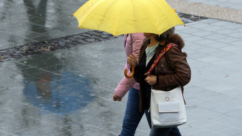 Do Česka se žene déšť, sníh a výrazné ochlazení. RADAR ukazuje, kdy přijde zlom