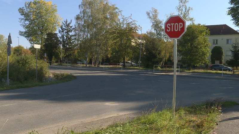 Brutální útok na dva teenagery na koloběžce: Policie hledá svědky z pražských Běchovic