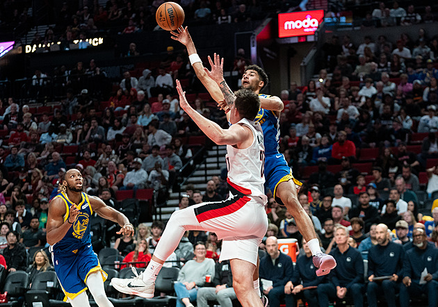 Krejčí bojující o smlouvu, Lillardův návrat, Morantův debut. Portland zahájil přípravu