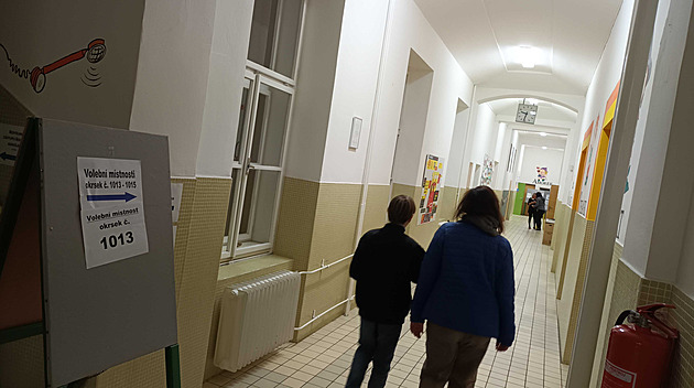 Volební účast před uzavřením místností překročila na řadě míst 40 procent