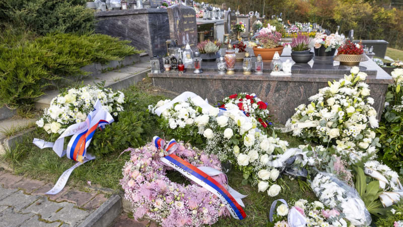 Útok na škole ve Staškově: Rodina Nelly žije ve strachu, na jejím hrobě jsou koně i anděl