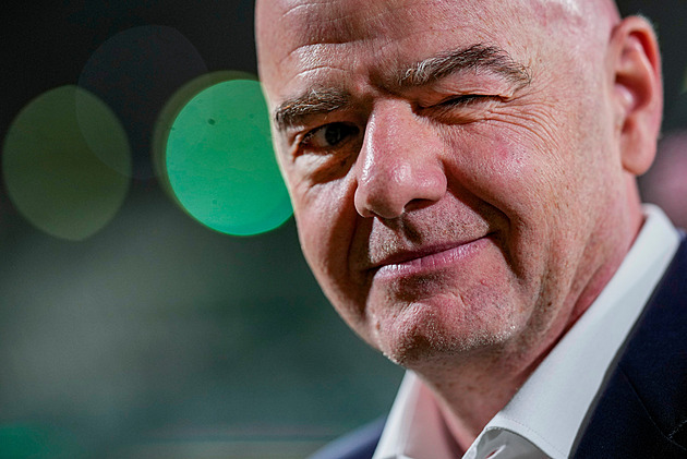 UEFA dala Infantinovi lhůtu na odpovědi. Ptá se ho na Baloguna i politické vazby