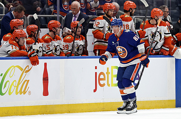 Palát se radoval z gólu proti Dostálovi, McDavid pokračuje v historickém startu