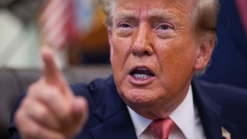 Trump je odtržený, ekonomika ho nezajímá, říká odborník. Varoval před zastrašováním voličů